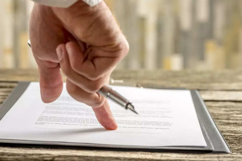 Family meeting with legal advisor, showing when a Will is crucial—highlighting Trusted Will Writing Oadby for essential life planning.